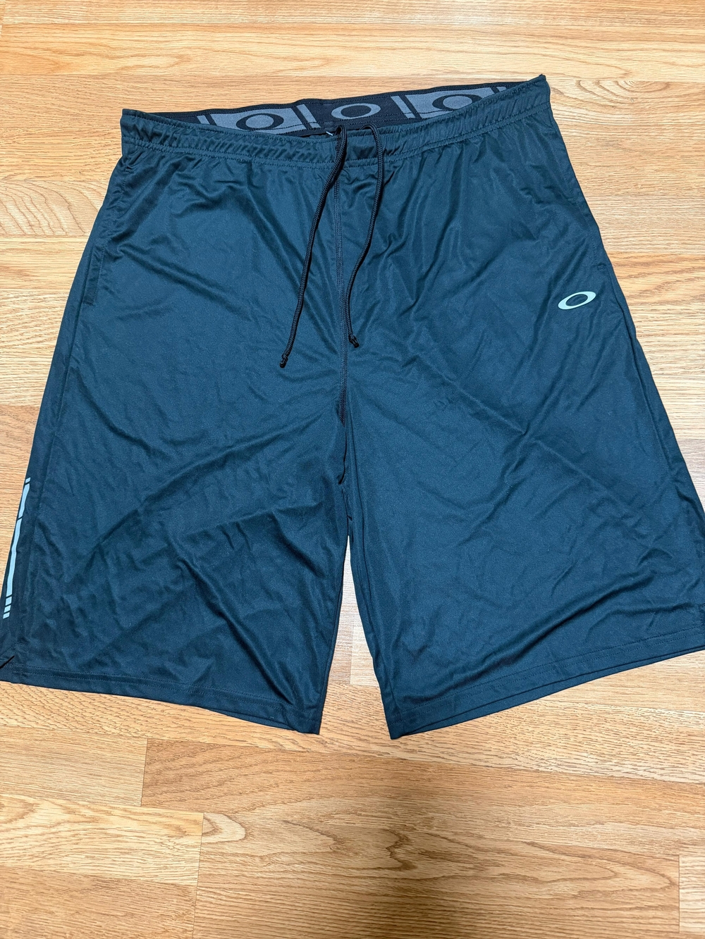 Oakley Men's Black Athletic Performance Shorts with Logo Waistband